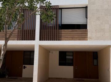 Casa · 140m² · 2 Recámaras · Casa Tipo Townhouse en Privada con Piscina en Cholul