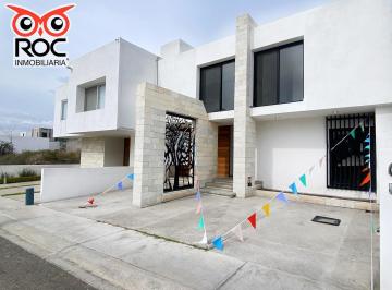 Casa · 280m² · 4 Recámaras · 3 Estacionamientos · Hermosa Casa en Renta, en Lomas de Juriquilla, Querétaro.