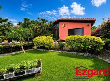 Casa de 3 habitaciones, Yautepec · Residencia de un Nivel con Amplio Jardín y Alberca en Fraccionamiento José Ortiz
