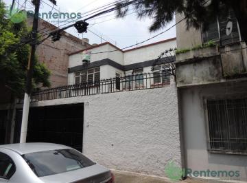 Casa · 266m² · 4 Recámaras · 3 Estacionamientos · Casa con Uso Comercial en Renta