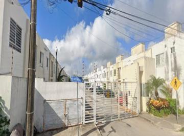 Casa de 2 habitaciones, Cancún · Casa Sen 2 Niveles con Superficie de Terreno de 112 m² con 2 Recámaras en Venta en La Joya