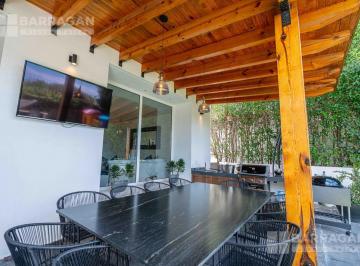 Casa · 380m² · 3 Recámaras · 2 Estacionamientos · Casa en Venta en Lomas del Campanario III, Querétaro