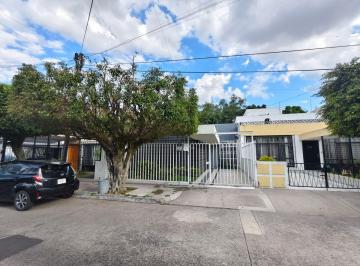 Casa de 3 habitaciones, Guadalajara · Casa en Renta a Una Cuadra de Galería del Calzado y 3 de La Glorieta Minerva