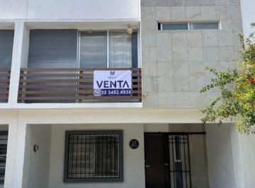 Casa de 4 habitaciones, Zapopan · Casa en Venta en Trento Residencial, Zapopan, con Rooftop y Recámara Extra Para Usos Múltiples