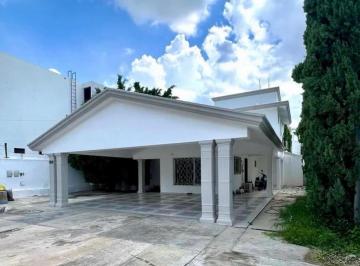 Casa · 516m² · 5 Recámaras · 6 Estacionamientos · Casa en Venta en Colonia Benito Juárez Nte, Merida, Yucatan