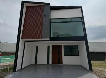 Casa · 235m² · 3 Recámaras · 2 Estacionamientos · Venta de Casa en Antigua Cementera Puebla