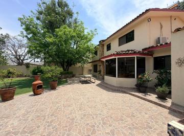 Casa · 458m² · 3 Recámaras · 3 Estacionamientos · Casa en Venta en El Fraccionamiento El Carmen