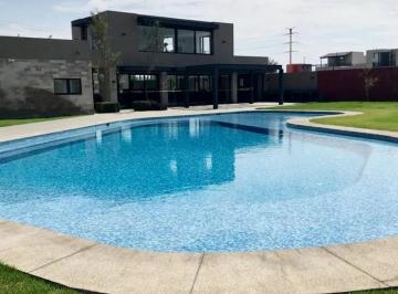 Casa de 4 habitaciones, Zapopan · Casa en Venta en Residencial Altavista