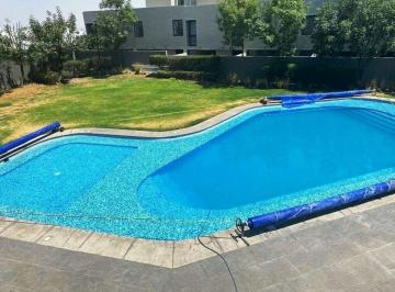 Casa de 4 habitaciones, Zapopan · Casa en Venta en Residencial Altavista