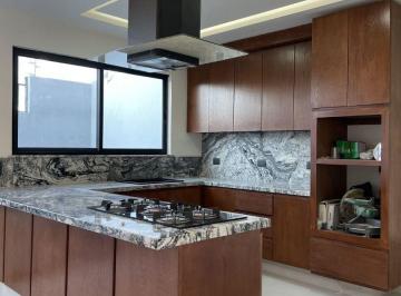 Casa de 4 habitaciones, Zapopan · Casa en Venta en Residencial Altavista