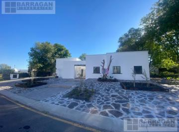 Casa · 500m² · 4 Recámaras · 3 Estacionamientos · Casa en Renta en El Campanario
