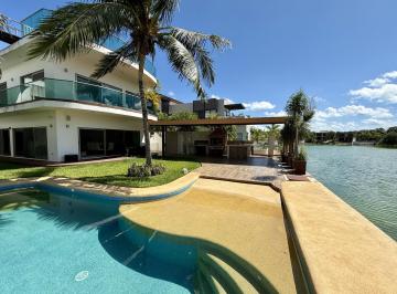 Casa · 750m² · 4 Recámaras · 5 Estacionamientos · Casa en Venta con Vista Al Lago en Lagos del Sol Cancun