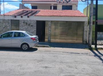 Casa de 4 habitaciones, Mérida · Amplia Casa en Venta en Brisas del Norte Sobre Av