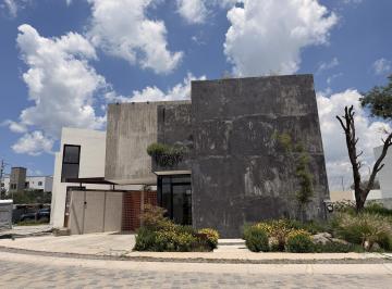 Casa · 185m² · 2 Recámaras · 2 Estacionamientos · Casa en Renta en Valles del Molino B