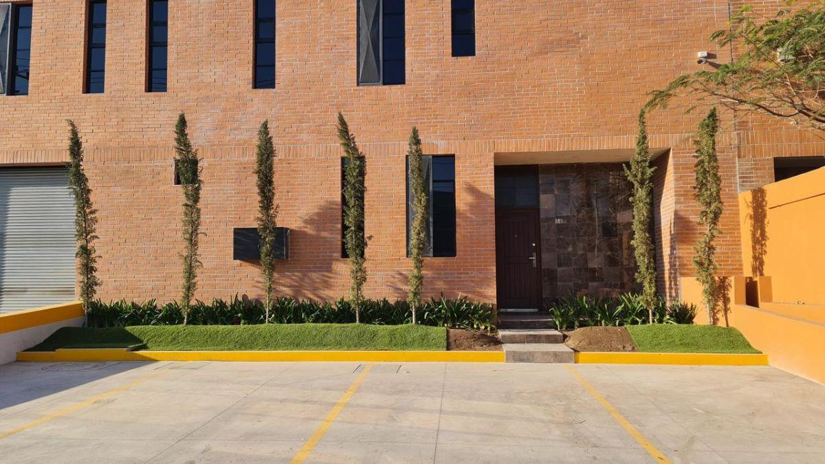 Warehouse 1,447 m&sup2; Rent $154,000