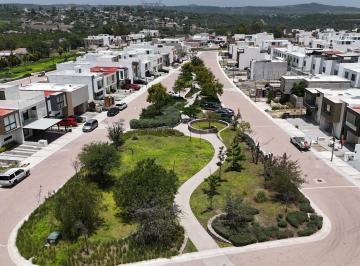 Casa · 192m² · 4 Recámaras · 3 Estacionamientos · Casa en Fraccionamiento Cañadas del Arroyo, Corregidora