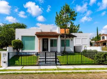 Casa de 3 habitaciones, Tequisquiapan · Casa en Venta $3,950,000 Club de Golf Tequisquiapan, 3 Rec, Alberca, Bóveda Catalana