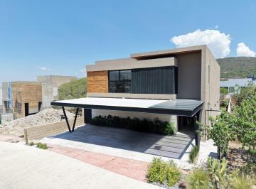 Casa · 442m² · 4 Recámaras · 4 Estacionamientos · Casa en Venta en Altozano, Querétaro