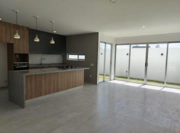 Casa · 200m² · 3 Recámaras · 2 Estacionamientos · Casa en Venta en Real del Bosque, Corregidora, Querétaro