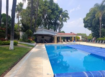 Casa · 277m² · 5 Recámaras · 2 Estacionamientos · Casa de un Nivel con Acabados de Mármol y Amenidades Tipo Club – Lomas de Cortés, Cuernavaca.