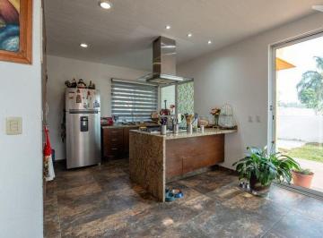 Casa de 4 habitaciones, Tlajomulco de Zúñiga · Excelente Propiedad en Fraccionamiento 3 Reyes