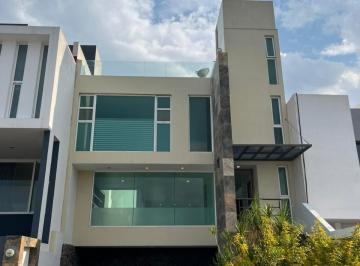 Casa · 137m² · 3 Recámaras · 2 Estacionamientos · Casa en Venta en Zibatá - Quetétaro