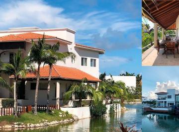 Casa · 500m² · 4 Recámaras · 4 Estacionamientos · Casa en Venta en Residencial Isla Dorada