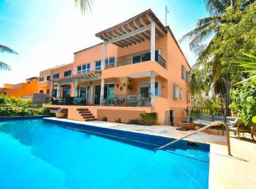 Casa · 523m² · 4 Recámaras · 6 Estacionamientos · Casa en Venta Villas Laguna del Mar1 Zona Hotelera Cancún