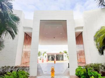 Local comercial · 816m² · 24 Estacionamientos · Local en Renta Nivel 3, Av Bonampak en Cancun