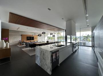 Casa · 1163m² · 6 Recámaras · 5 Estacionamientos · Casa en Venta con Muelle en Puerto Cancún Quintana Roo