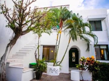 Casa · 230m² · 3 Recámaras · 2 Estacionamientos · Casa con Muelle en Venta en Zona Hotelera Cancún