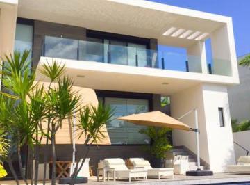 Casa · 1183m² · 4 Recámaras · Casa en Venta Puerto Cancún con Muelle