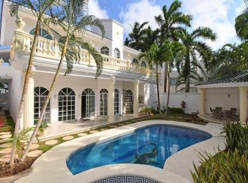 Casa · 780m² · 5 Recámaras · 2 Estacionamientos · Casa en Venta en Residencial Villa Magna, Cancun