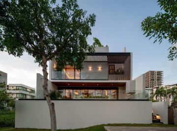 Casa · 458m² · 3 Recámaras · Casa en Venta en Marina Puerto Cancún