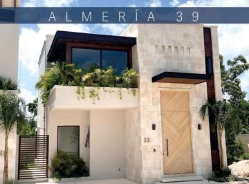 Casa · 288m² · 3 Recámaras · 2 Estacionamientos · Casa en Venta 4 Recamras en Residencial Los Santos Cancun Centro