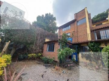 Casa en condominio · 220m² · 4 Recámaras · 1 Estacionamiento · Casa en Renta en Cuernavaca, a 1 Minuto del Acceso a Autopista, Se Aceptan Mascotas. Jardín Privado