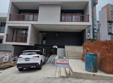 4e4596df9881a3abc5c1e8ff3a1adb33e2946fb49cd5ef5a6b2b4e98c2dcaabf · Venta de Casa en Bosque Real