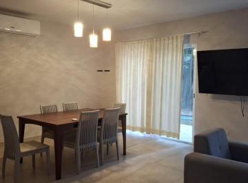 Casa · 2 Estacionamientos · Casa en Fraccionamiento Privado Sin Muebles