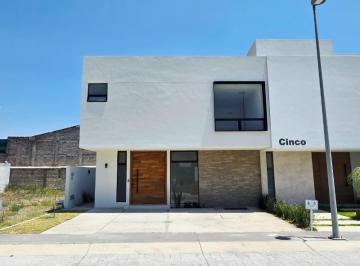 Casa de 4 habitaciones, Tlajomulco de Zúñiga · Casa en El Eden a Estrenar con Recamara y Baño Completo en P. B. y Roof Garden