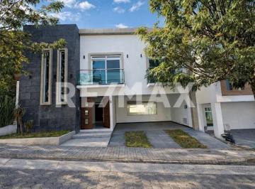 Casa · 352m² · 4 Recámaras · 2 Estacionamientos · Casa en Venta - (4)