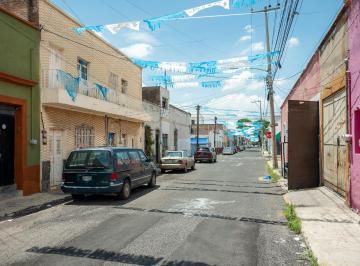 Casa de 6 habitaciones, Guadalajara · Casa en Venta Para Remodelar en El Barrio de Analco, Dos Niveles, 6 Departamentos, de Oportunidad