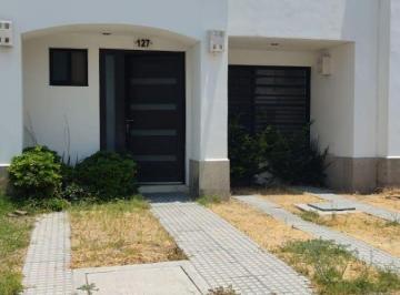 Casa de 3 habitaciones, León · Renta de Casa en El Cielo Zona Norte Casa Club con Alberca