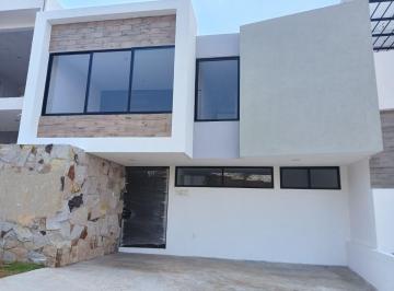 Casa de 3 habitaciones, Morelia · Venta de Casa en Paseo del Parque Tres Marias.