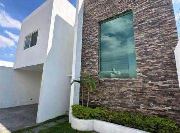 Casa · 3 Recámaras · 1 Estacionamiento · Casa - Cuernavaca