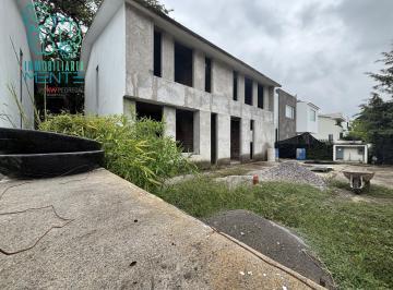 Casa · 340m² · 4 Recámaras · 4 Estacionamientos · Venta Casa en Fraccionamiento Paraíso Country Club