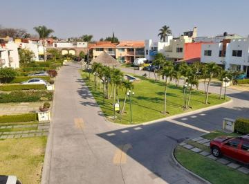 Casa en condominio de 4 habitaciones, Cuernavaca · En Renta Amplia Casa en Terreno Plano con Jardin Privado ¡Se Aceptan Mascotas! Disponible 16 Julio