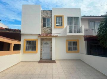 Casa de 3 habitaciones, Villa de Alvarez · Casa en Venta Fracc. Lomas de La Herradura 3 Recamaras 2.5 Baños Cerca Glorieta de Los Perritos