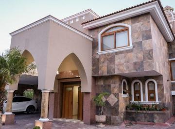 Casa de 3 habitaciones, Tlajomulco de Zúñiga · Residencia con Vista Panorámica y 4 Terrazas en El Palomar, Sección Bosques.