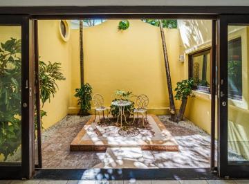 Casa · 400m² · 4 Recámaras · 3 Estacionamientos · Casa de 4 Habitaciones en Fraccionamiento Privado