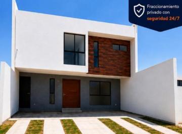 Casa · 205m² · 3 Recámaras · Casa en Venta en Gran Peñón – Cañadas del Mirador